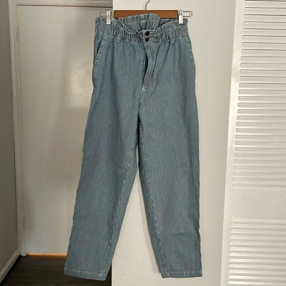 Strip jeans